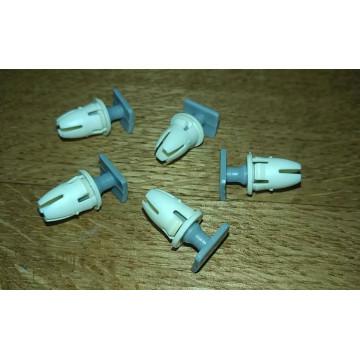 Mercedes W202 93-00 Door lower protective moulding clips (5pcs)